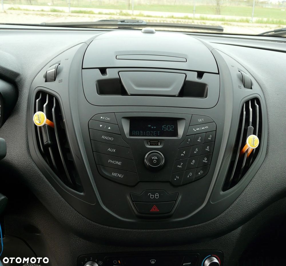 Ford Transit Courier - 11