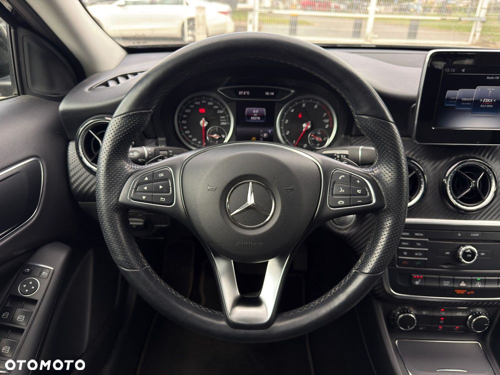 Mercedes-Benz GLA 180 7G-DCT - 18