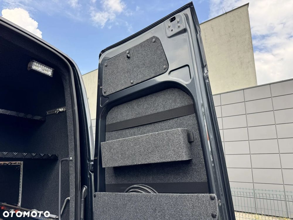 Mercedes-Benz Sprinter - 33