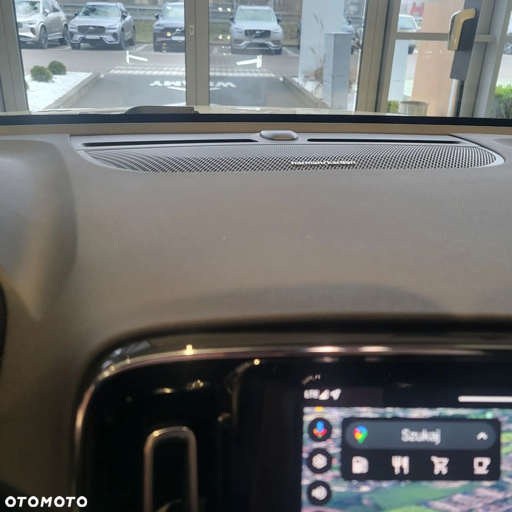 Volvo XC 40 B3 Plus Dark - 21