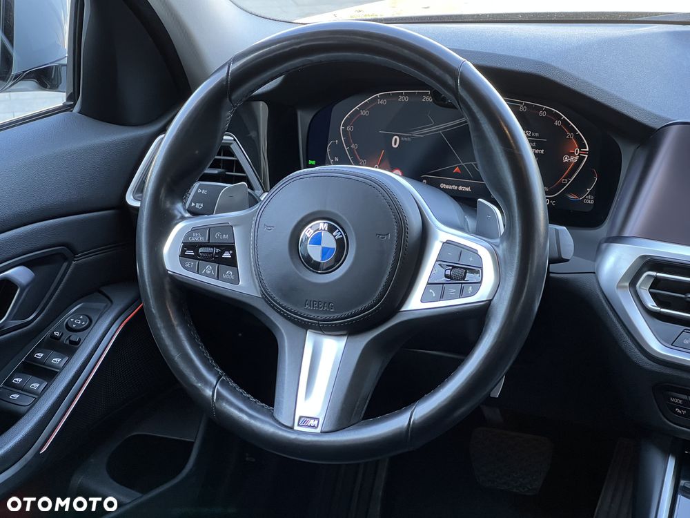 BMW Seria 3 320d xDrive Sport Line - 24