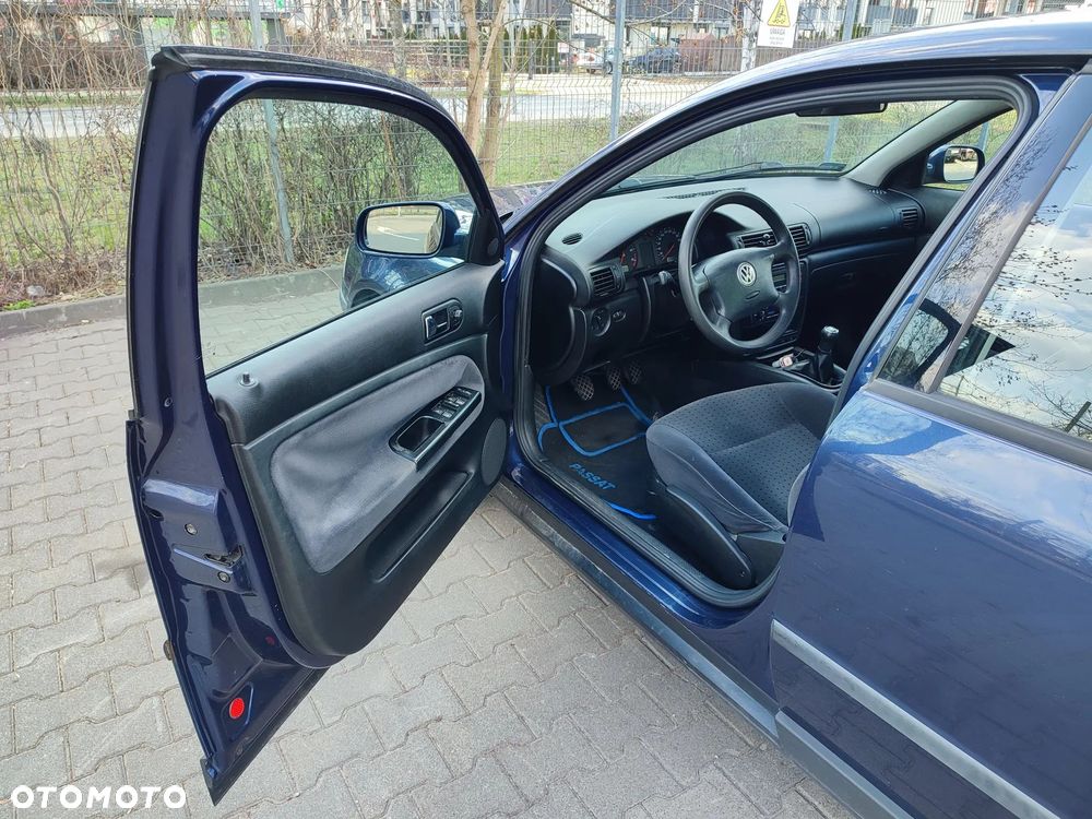 Volkswagen Passat 1.6 GL - 14