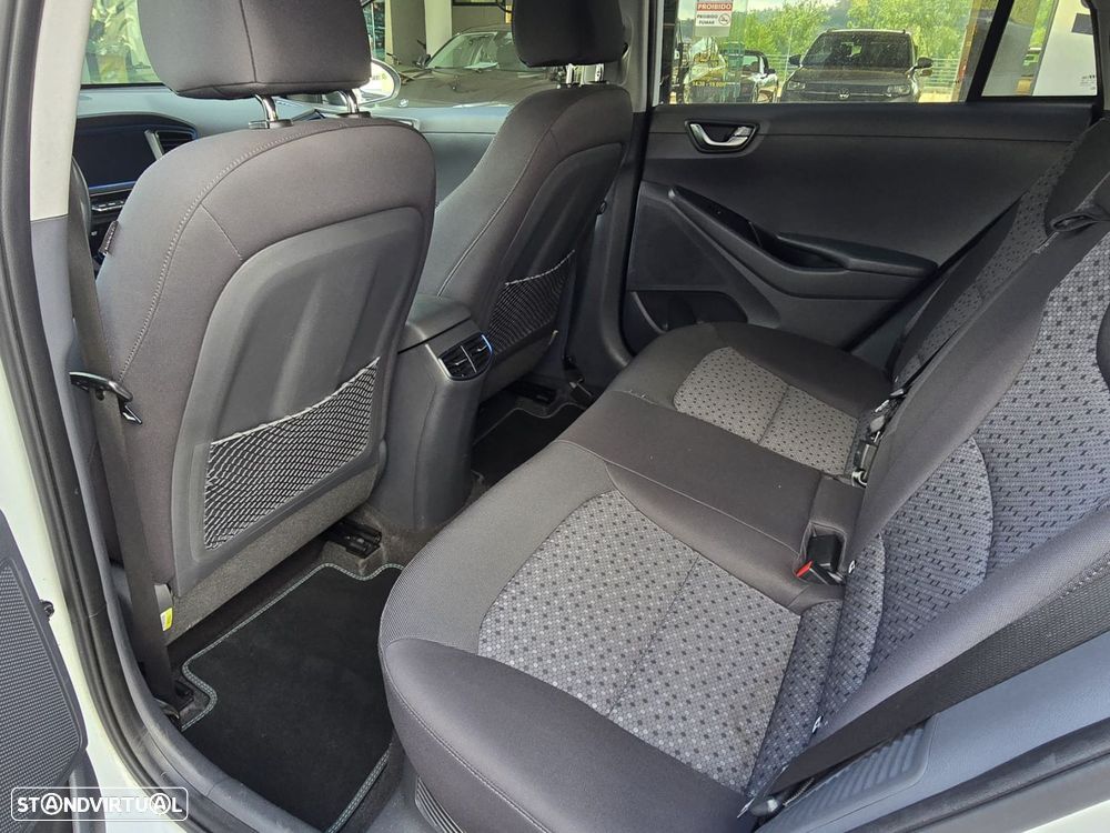 Hyundai Ioniq - 21