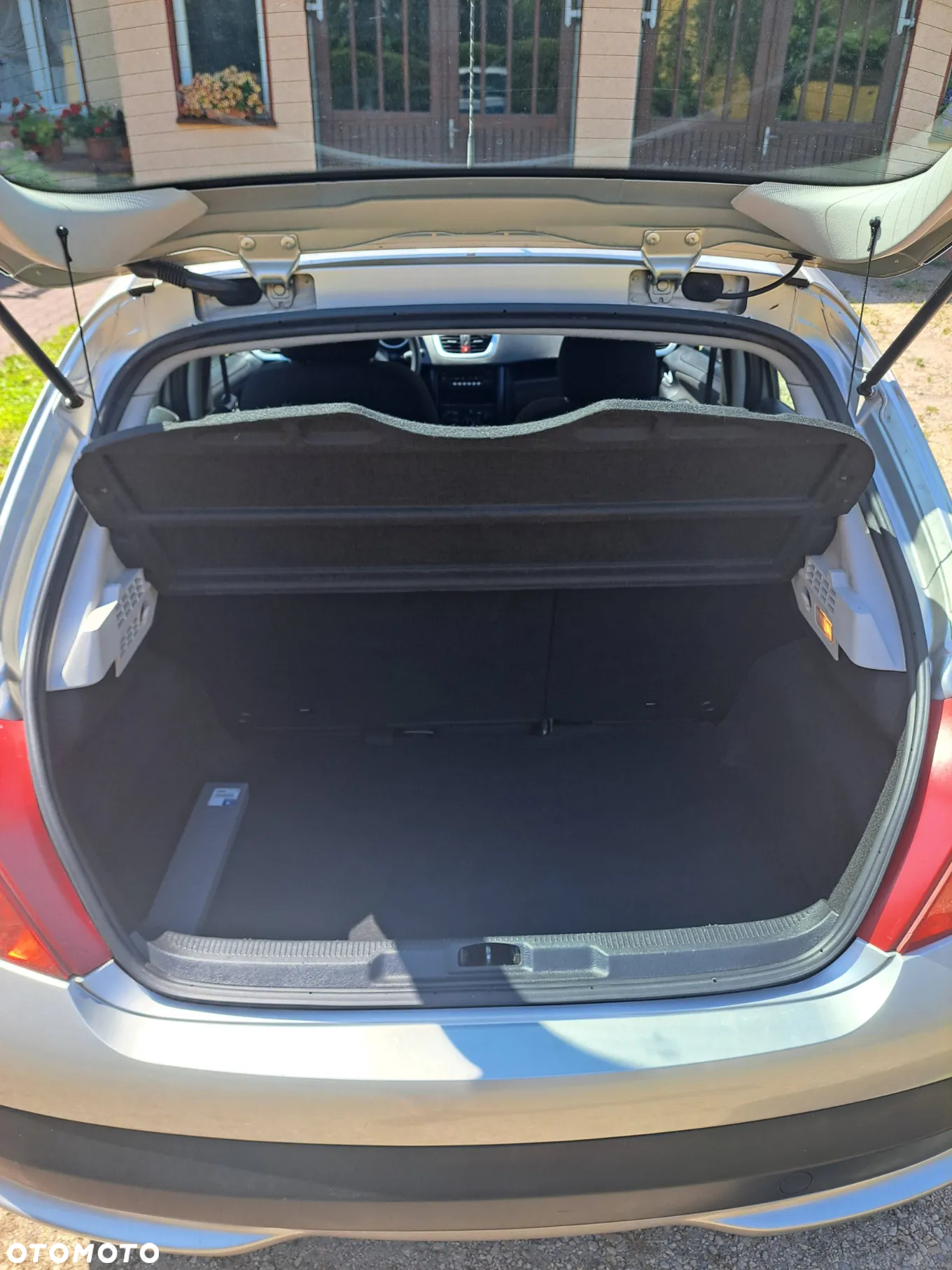 Peugeot 207 1.4 16V Trendy - 16