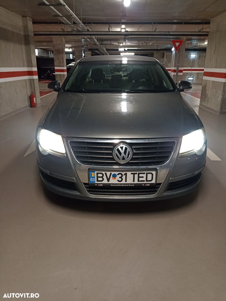 Volkswagen Passat - 1