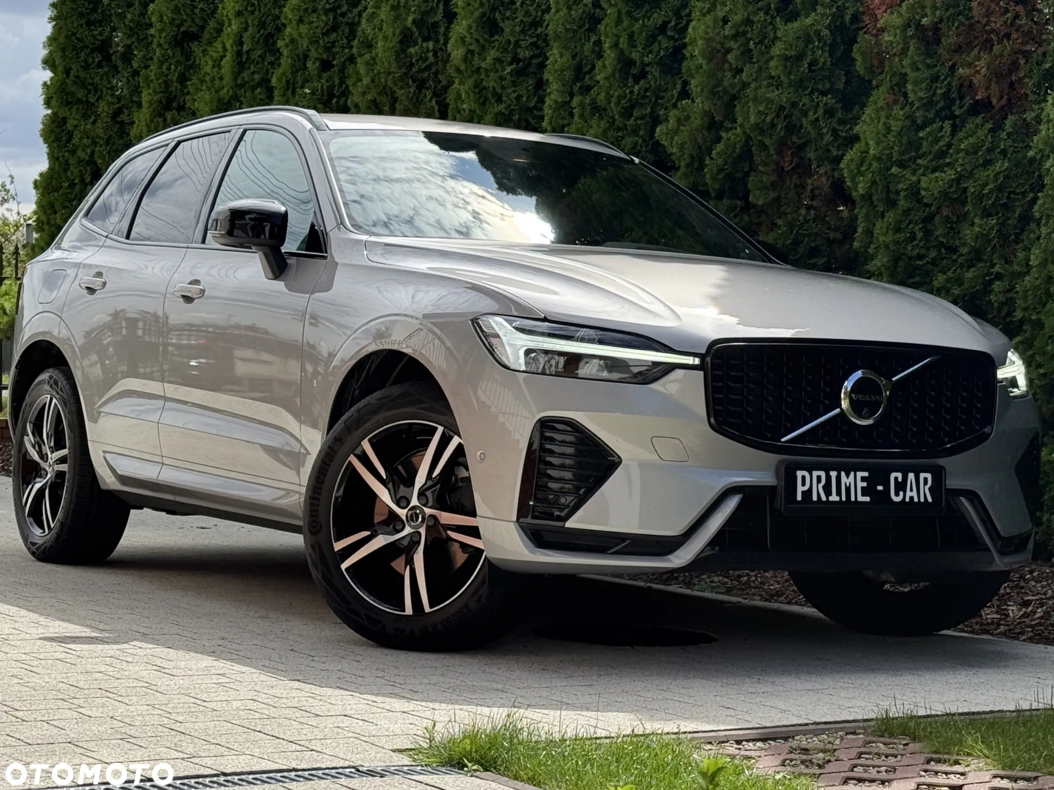 Volvo XC 60 B4 D Plus Dark - 4