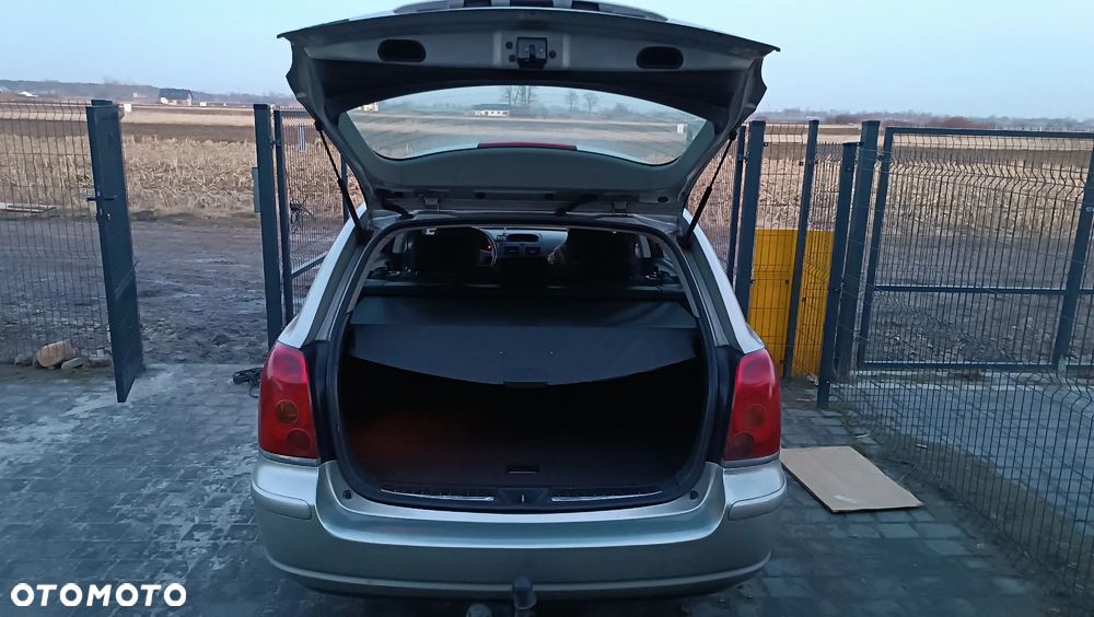 Toyota Avensis 2.0 D-4D - 9