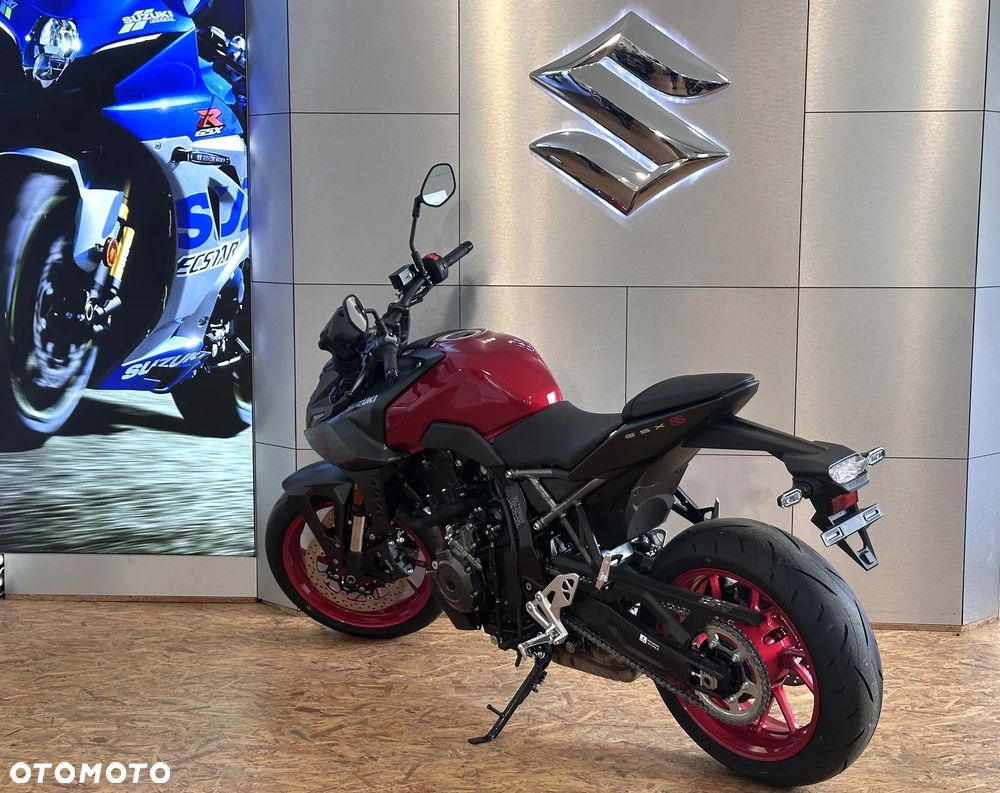 Suzuki GSX - 6