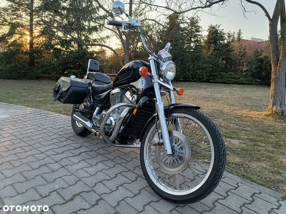 Suzuki Intruder - 12