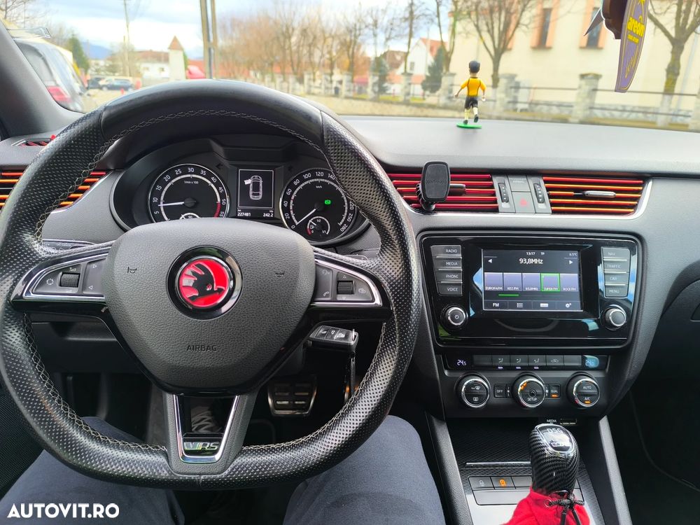 Skoda Octavia Combi 2.0 TDI DSG RS - 13