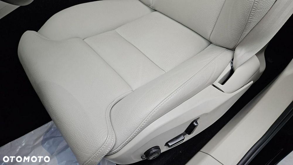 Volvo XC 60 B4 B Plus Bright - 13
