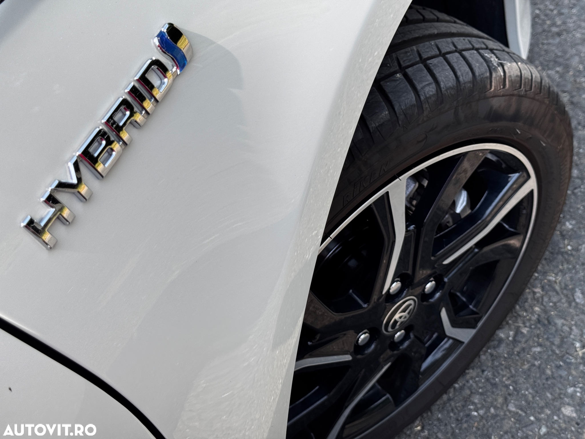 Toyota Yaris 1.5 VVT-i HSD Bi-Tone W&B - 16