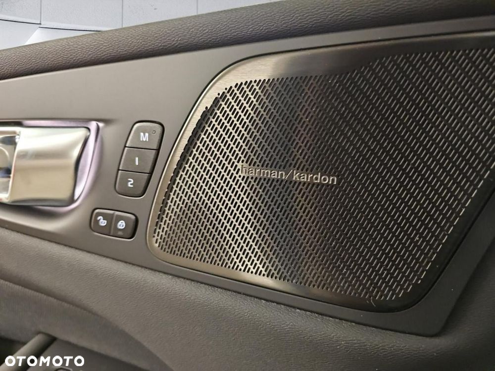 Volvo XC 60 T6 AWD Recharge Plus Black Edition - 9