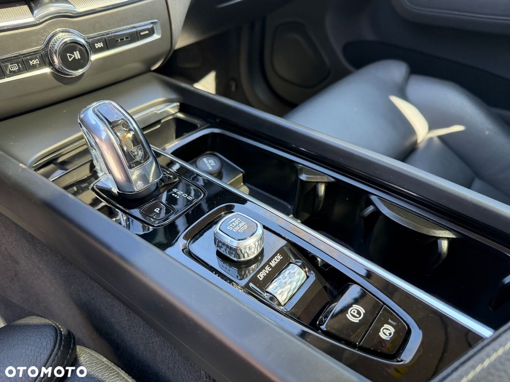 Volvo XC 60 T8 AWD Plug-In Hybrid Inscription Expression - 17