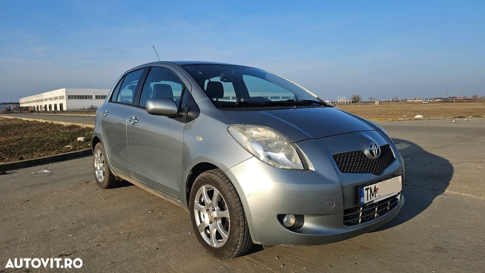 Toyota Yaris 1.3 Aut Luna - 2