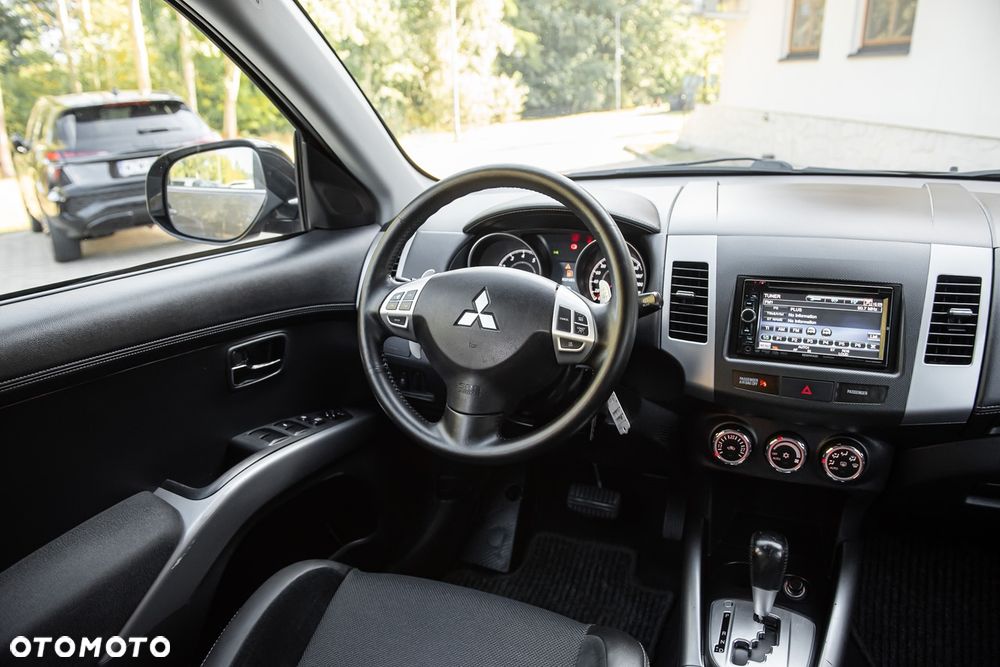 Mitsubishi Outlander - 23