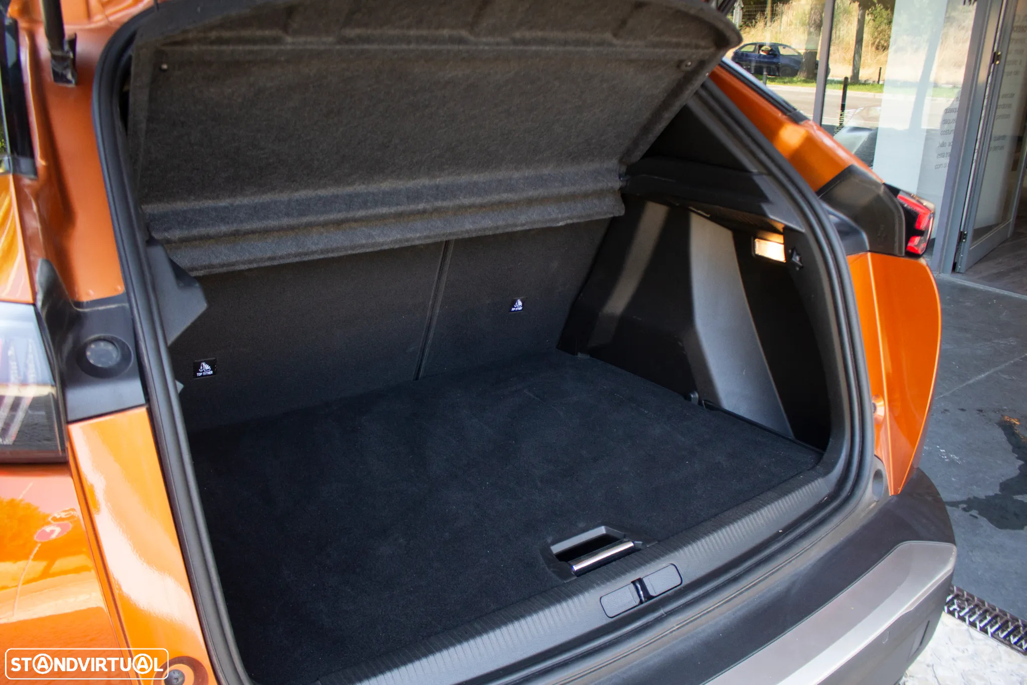 Peugeot 2008 1.2 PureTech Allure Pack - 28
