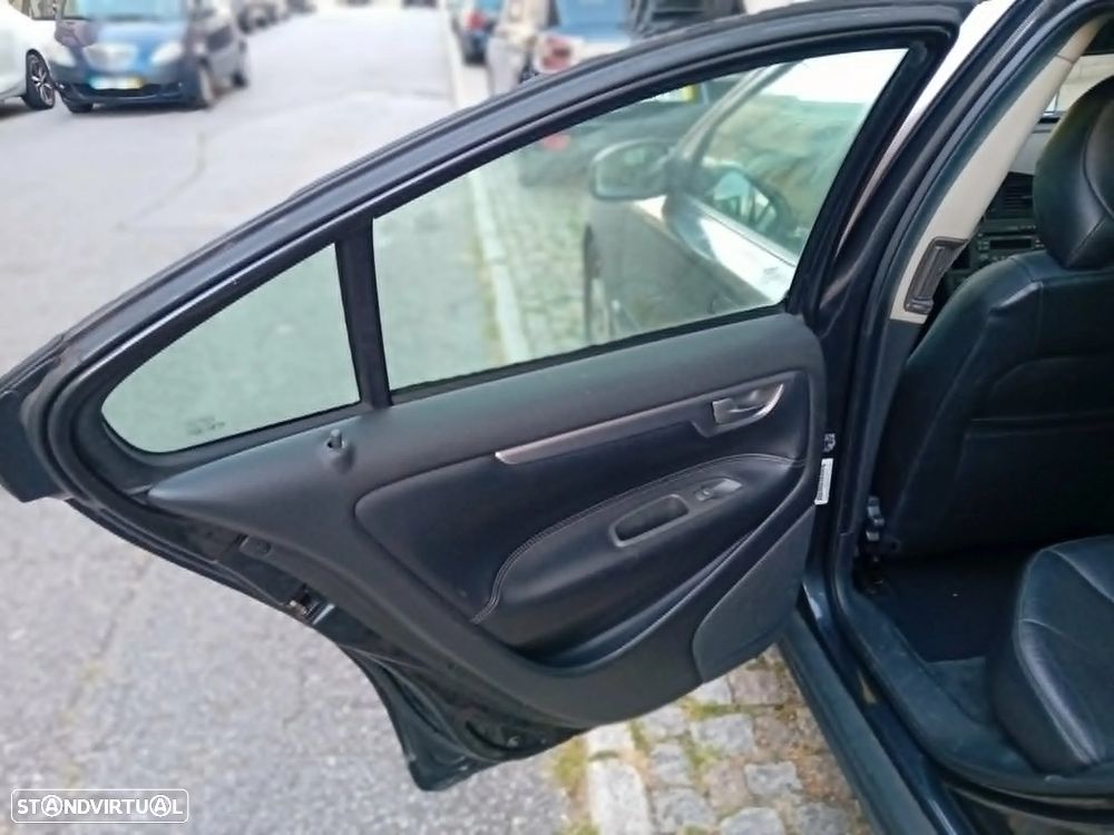 Volvo S60 2.4 D5 - 16