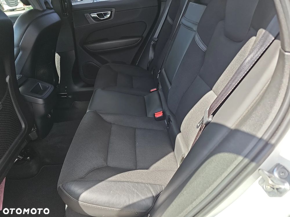 Volvo XC 60 T4 Momentum Pro - 12
