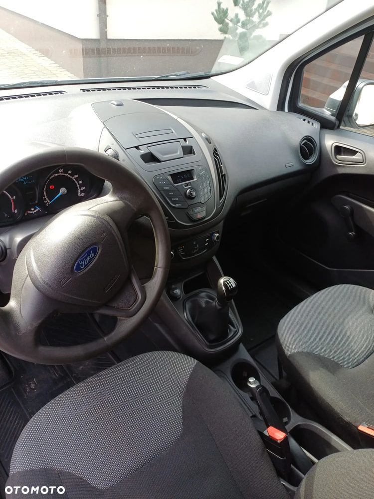 Ford Transit Courier - 11