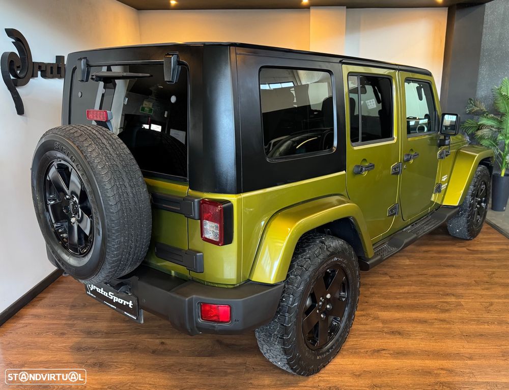 Jeep Wrangler 2.8 CRD ATX Sport - 32