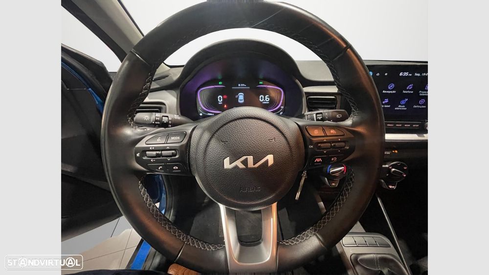 Kia Stonic 1.2 MPi Dynamic — fotografia 11