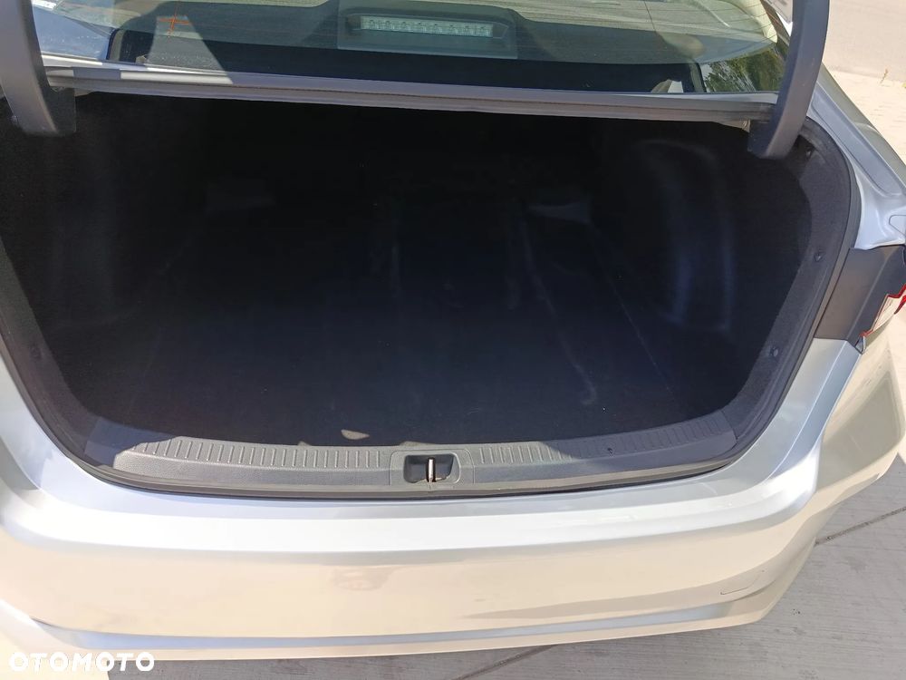 Toyota Corolla 1.8 Hybrid Comfort - 13