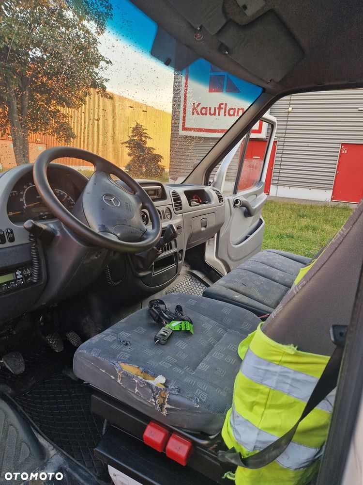Mercedes-Benz Sprinter - 13