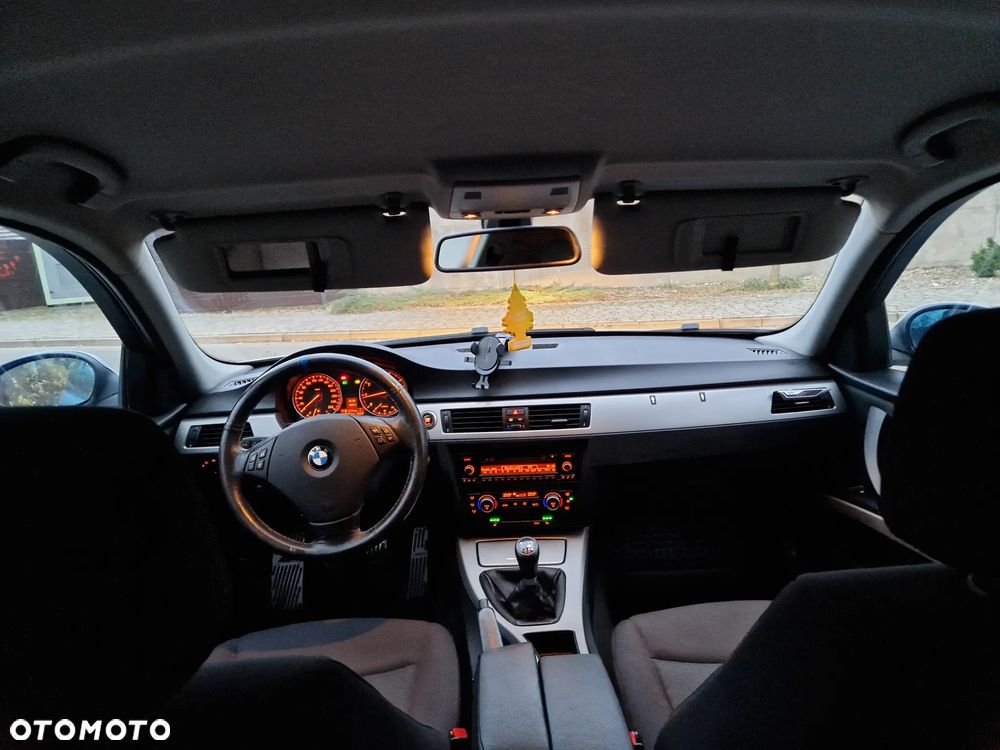 BMW Seria 3 318i Edition Sport - 23