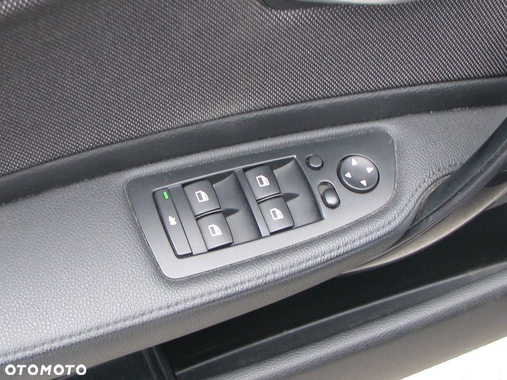 BMW Seria 1 118d DPF - 13