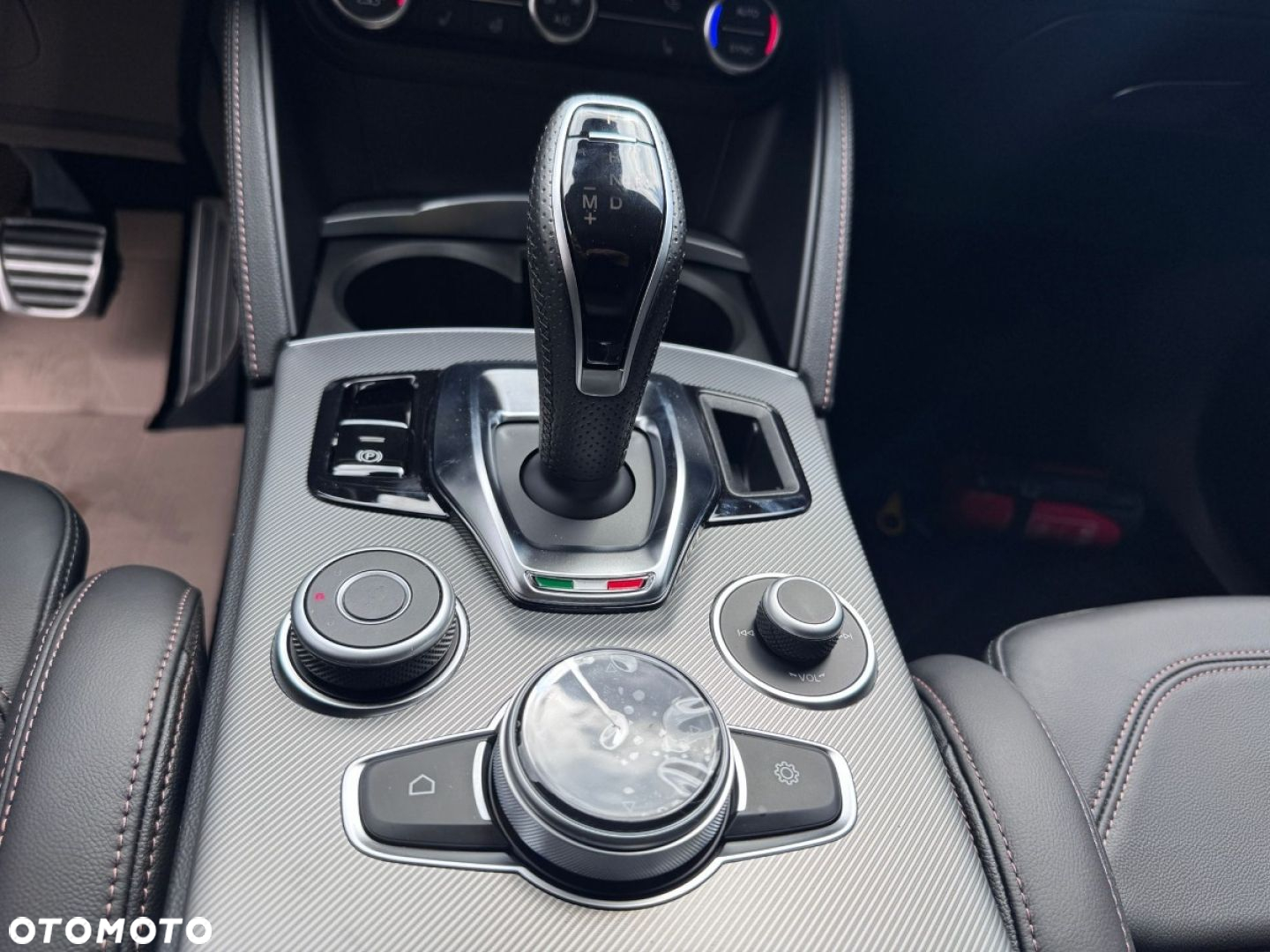 Alfa Romeo Stelvio - 15