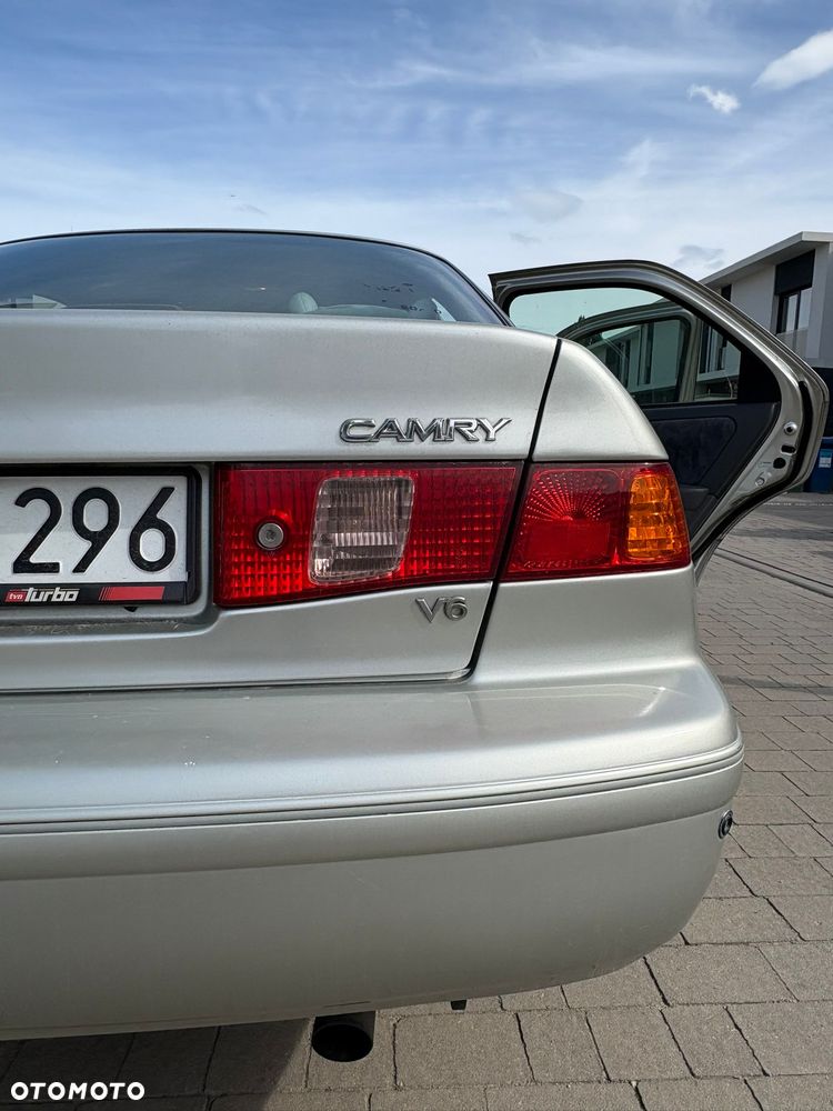 Toyota Camry - 10