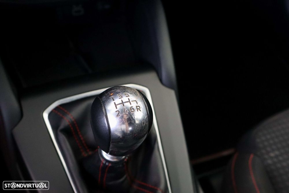 Ford Focus SW 1.0 EcoBoost MHEV ST-Line - 37