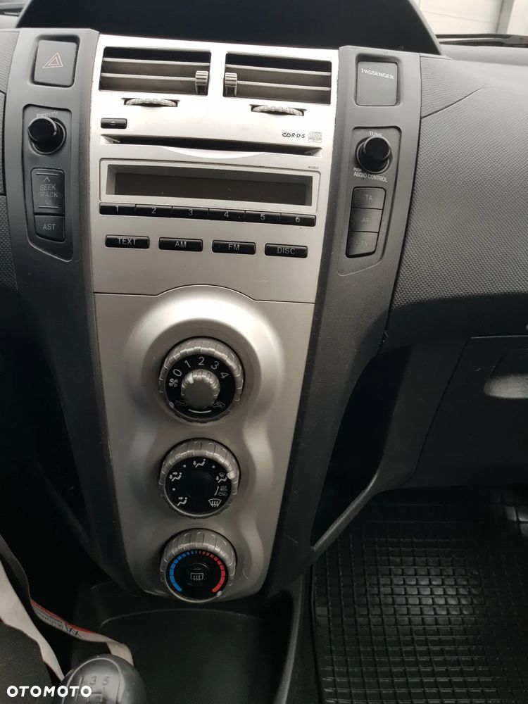Toyota Yaris - 7