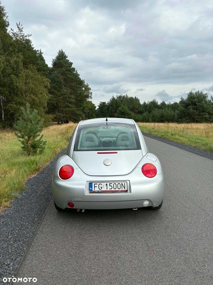 Volkswagen New Beetle - 2