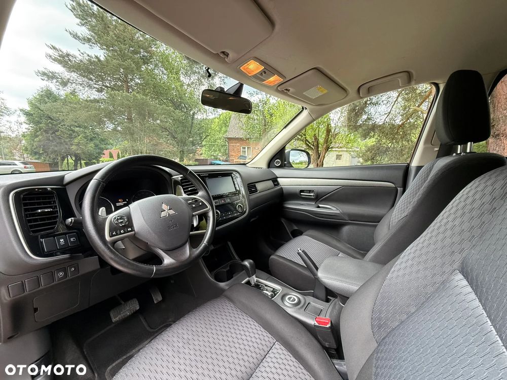 Mitsubishi Outlander 2.0 Intense + - 17