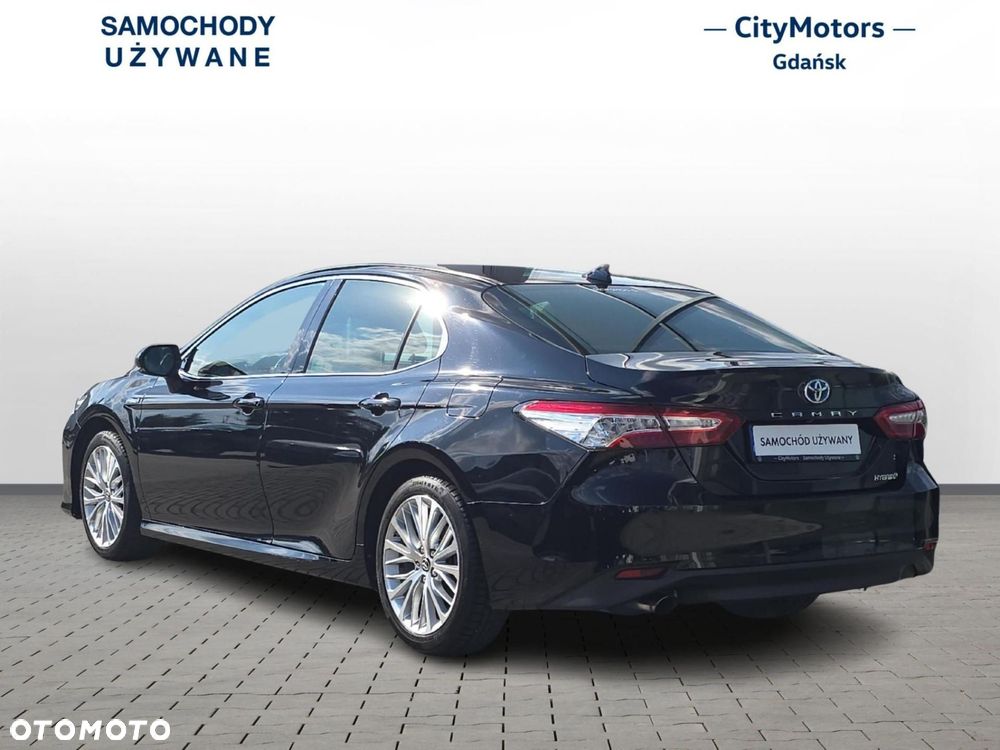 Toyota Camry - 5