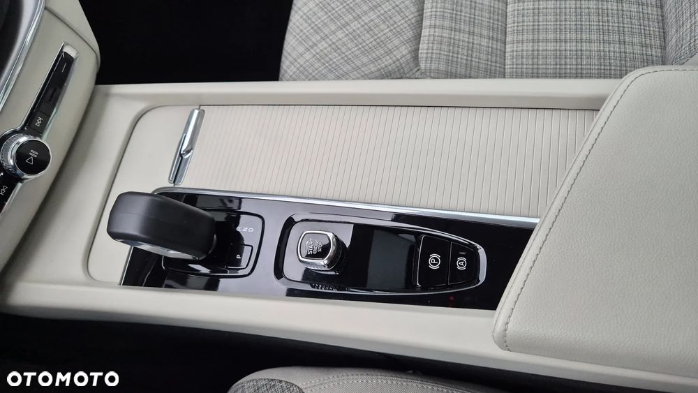 Volvo XC 60 T6 Plug-In Hybrid AWD Inscription Expression - 21