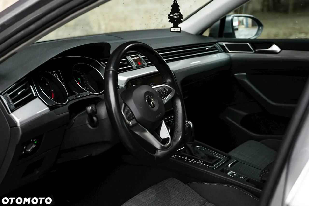 Volkswagen Passat - 8