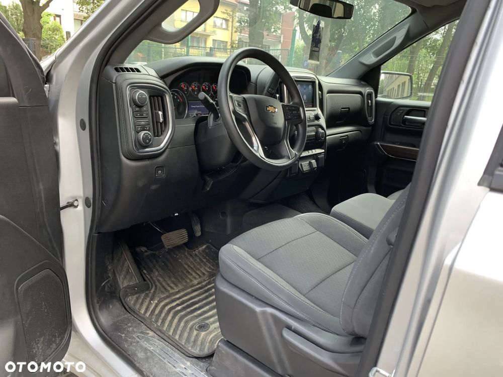 Chevrolet Silverado - 31