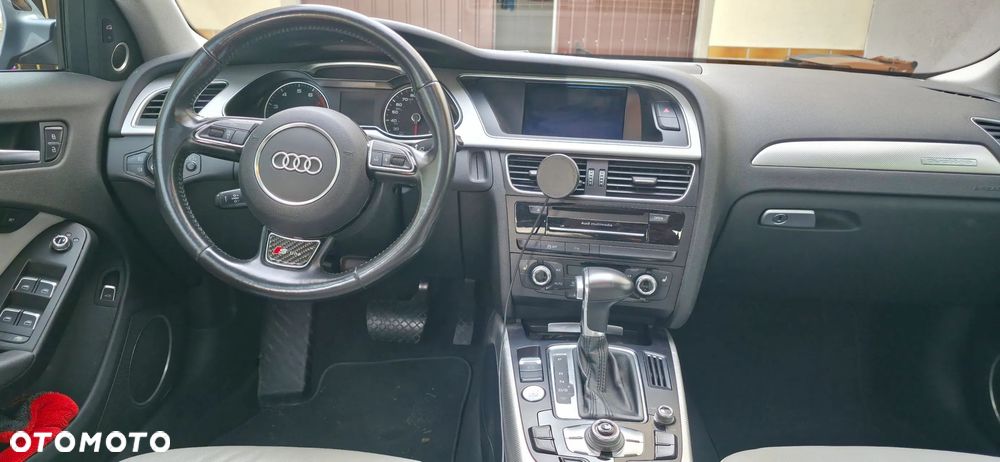 Audi A4 Limousine - 11