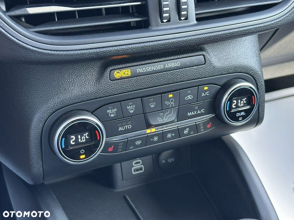 Ford Focus 1.0 EcoBoost Hybrid ACTIVE X - 26