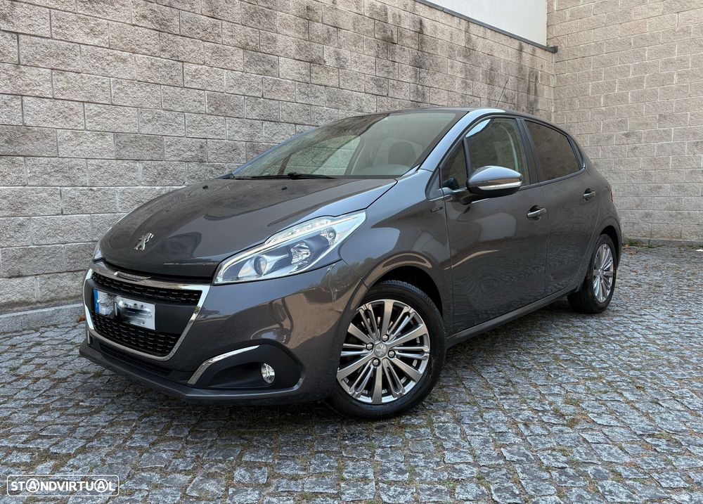 Peugeot 208 1.2 PureTech Signature - 1