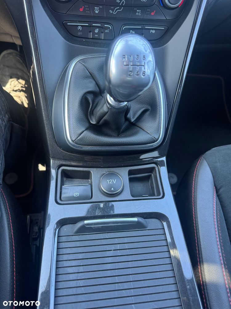 Ford Kuga 1.5 EcoBoost 2x4 ST-Line - 16