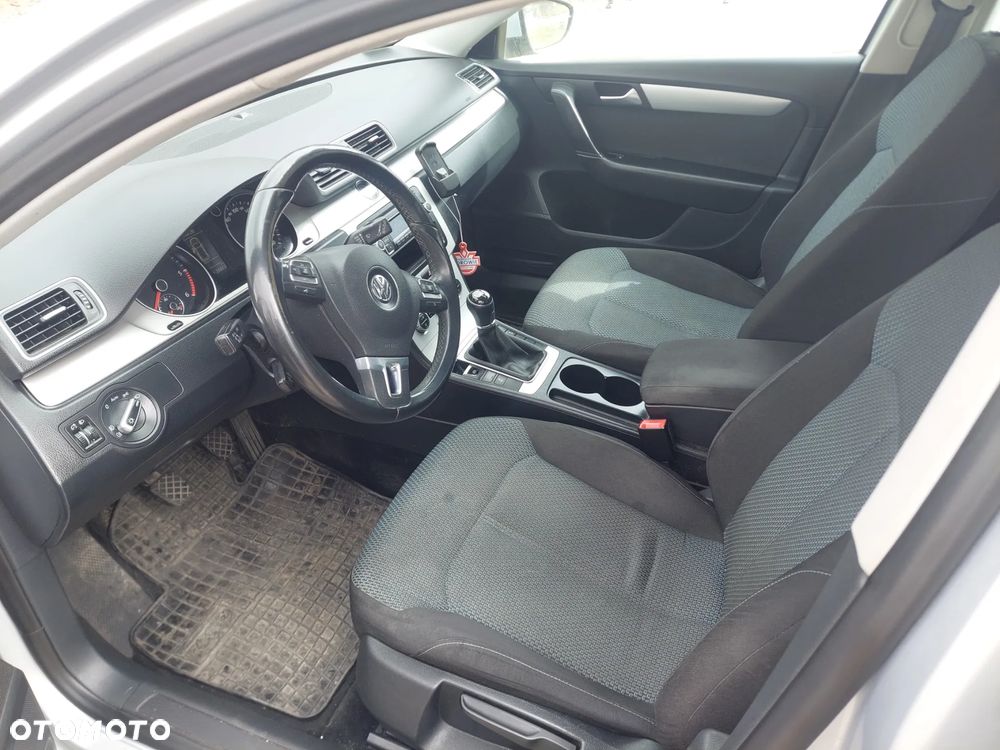 Volkswagen Passat 1.6 TDI Comfortline - 2