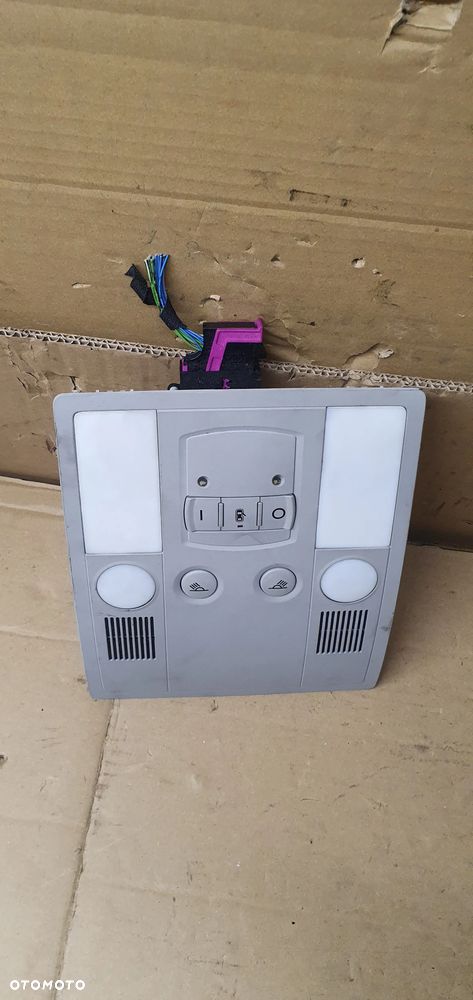 Lampka oświetlenie kabiny podsufitki Audi A8 D3 4E0947111AA - 2