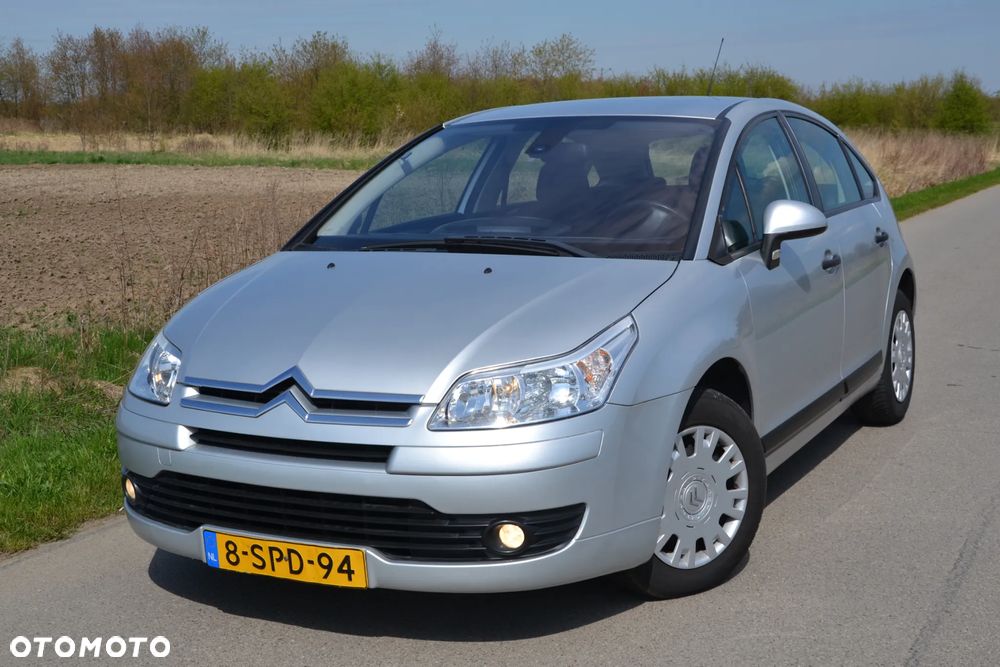 Citroën C4 1.4 16V Style - 16