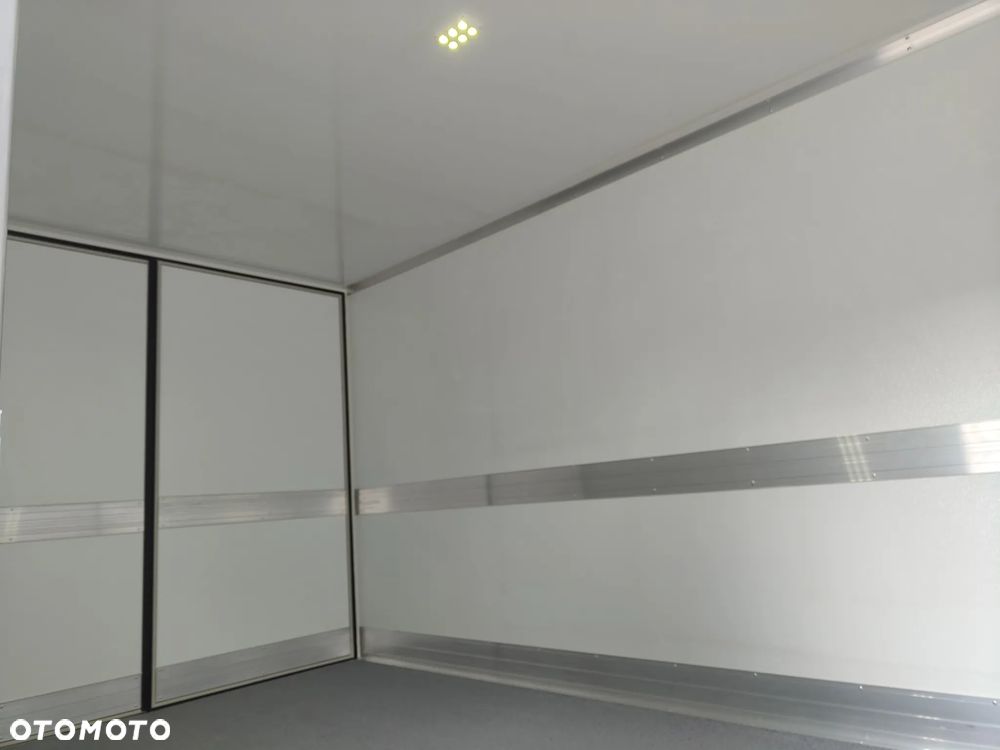 Mercedes-Benz Sprinter - 9