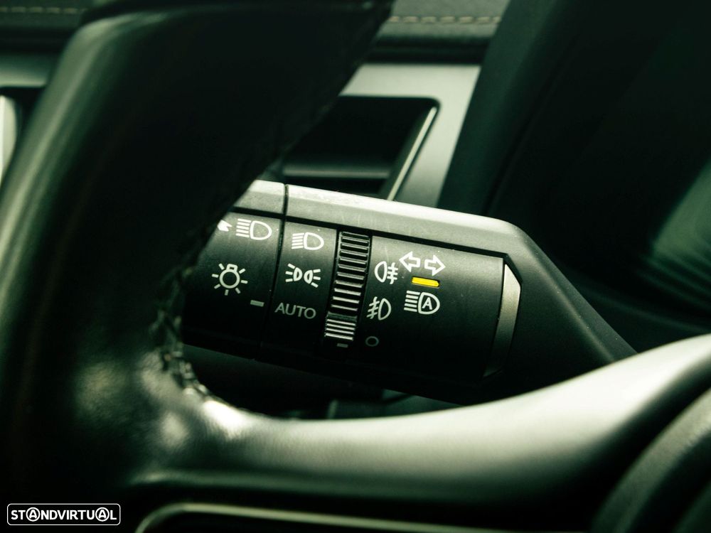 Lexus UX 250h Sport - 30