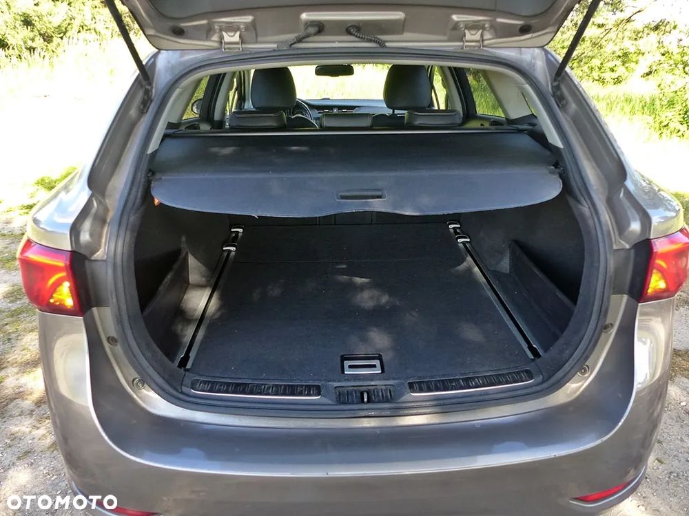 Toyota Avensis 2.0 D-4D Premium - 11